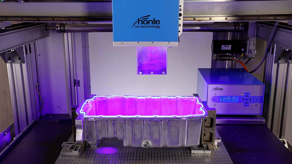 CIPG UV light fluorescence Fluorescent uv adhesive is used as a CIPG gasket on an oil pan