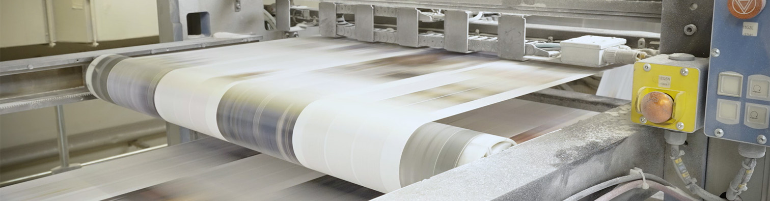 LED-UV printing machine in production